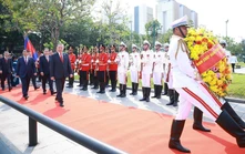 Tổng Bí thư Tô Lâm đặt hoa tại Đài Hữu nghị Campuchia - Việt Nam