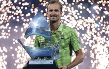 Daniil Medvedev vô địch ATP 500 Dubai Open 2026: Chiến tích lịch sử và… may mắn