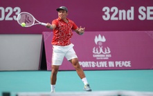 Quần vợt Việt Nam: 'Người khổng lồ' tự làm khó mình