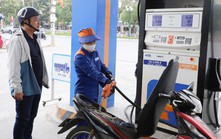 Lý do giá xăng dầu trong nước chưa giảm dù giá dầu thế giới hạ nhiệt