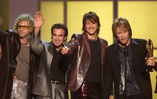 Hóng phim: Phim tiểu sử âm nhạc về Bon Jovi đang được thực hiện