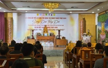 Hồ Quỳnh Hương xuất hiện trong album Kinh Phật, khởi động cuộc thi "Sáng đạo trong đời"