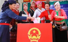 Dòng chảy lịch sử tiếp nối trong từng lá phiếu