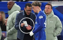 HLV Chelsea nhận ‘mưa gạch đá’ vì hành động ‘lạ’ ở phút 84 khi đang thua PSG 2-8 ở Champions League