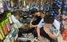 2.000 lõi vợt pickleball không rõ nguồn gốc bị cơ quan chức năng phát hiện và niêm phong