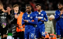 Hình ảnh bóng đá Anh đang bị thử thách