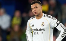 Real Madrid bị cáo buộc khám nhầm... chân cho Mbappe