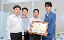 Tặng Bằng khen cho sinh viên dũng cảm cứu người trong đám cháy