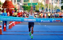 Hoàng Nguyên Thanh lập kỷ lục ở Tiền Phong Marathon, Trung Cường vô đối cự ly half marathon