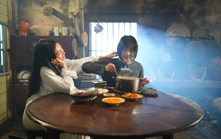 Phim "Quỷ nhập tràng 2": Ghi điểm nhờ chất keo tình chị em