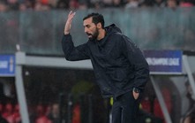 Arbeloa ngồi nhầm ghế ở Bernebeu