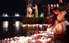 Ngày Rằm tri ân bên dòng Thạch Hãn