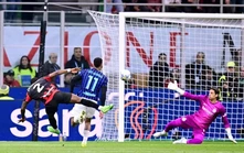 AC Milan thắng derby nghẹt thở, thắp lại cuộc đua vô địch Serie A