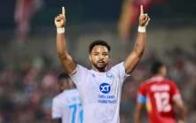 Vòng 18 V-League: Xuân Son thử tài Trung Kiên