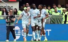 Đại thắng trên sân Chelsea, Man City phả hơi nóng vào gáy Arsenal trong cuộc đua vô địch Ngoại hạng Anh