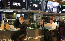 Chứng khoán Mỹ lập đỉnh - Giá dầu và vàng nhích nhẹ