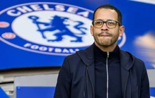 Cà phê đầu tuần: Rosenior dẫn dắt Chelsea như “HLV online”