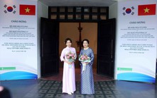 Phu nhân Tổng Bí thư, Chủ tịch nước và Phu nhân Tổng thống Hàn Quốc tham quan Bảo tàng Dân tộc học Việt Nam