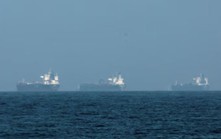 Iran cho phép tàu hàng thiết yếu qua eo biển Hormuz