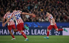 Barca thua sốc trên sân nhà, đối mặt nguy cơ bị loại sớm ở Champions League