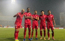 Công An Hà Nội vô địch V-League sớm 3 vòng sau trận thủy chiến ở Hàng Đẫy