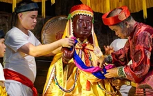 Ấn tượng nghi thức "Phong áo Phật" tại Lễ hội làng Keo