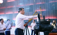 Thủ tướng dâng hương tưởng niệm các Anh hùng liệt sĩ thành phố Cần Thơ