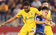 HAGL áp sát SLNA trên bảng xếp hạng V-League