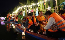 Lung linh "Lễ hội hoa đăng - Huyền ảo đêm rừng dừa"