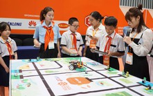 Con người giữ vai trò trung tâm trong giáo dục thông minh