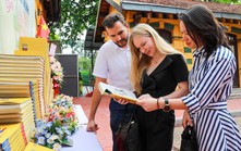 Triển lãm ảnh và ra mắt sách kỷ niệm 115 năm ngày Bác Hồ ra đi tìm đường cứu nước