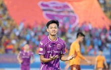 Tiền đạo U23 Việt Nam xin lỗi người hâm mộ vì đội nhà xuống hạng