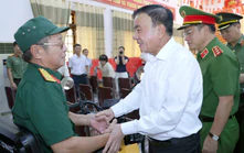 Thường trực Ban Bí thư Trần Cẩm Tú thăm, tặng quà tại Trung tâm điều dưỡng thương binh Nghệ An