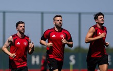 Vì sao các CLB Premier League lại đá giao hữu theo những thể thức kỳ lạ?