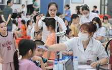 Hà Nội triển khai khám sức khỏe miễn phí cho học sinh trước năm học mới