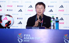 HLV Kim Sang Sik báo tin đáng lo về Xuân Son