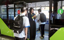 Quảng Ninh: Triển khai xe buýt điện đón học sinh đến trường
