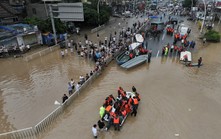 Trung Quốc: Gần 600.000 người sơ tán, hơn 100 ngôi nhà sập do mưa bão