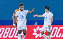 Xuân Son đưa CLB Nam Định lên đỉnh V-League
