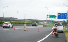 Cảnh báo mất an toàn khi tự ý vào cao tốc đang thi công