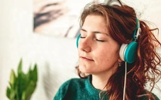 Ứng dụng tạo nhạc Suno bị kiện vi phạm bản quyền