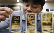 Giá vàng châu Á thấp nhất hai tuần