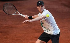 Jannik Sinner thắng dễ ở Rome Masters 2025 sau khi mãn hạn treo vợt