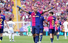 Barcelona đang chơi thứ bóng đá 'không giống ai'?