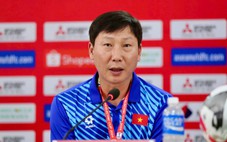 Báo Hàn lo HLV Kim Sang Sik 'lộ bài' khi gặp MU, sợ cầu thủ Việt Nam tốn thể lực trước trận gặp Malaysia 