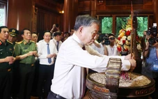Tổng Bí thư Tô Lâm dâng hương tưởng nhớ Chủ tịch Hồ Chí Minh tại Nghệ An