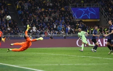 Không ai dám tin vào màn trình diễn siêu đẳng của Yann Sommer trước Barcelona