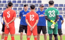 HLV Kim Sang Sik 'đau đầu' với hàng tiền vệ U22 Việt Nam