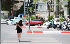 Dự báo thời tiết ngày 10/8: Bắc Bộ nắng diện rộng, Nam Bộ cảnh báo mưa đá, lốc, sét