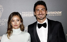 Hummels bị vợ cũ tố cáo ưu ái bạn gái mới hơn cả con trai